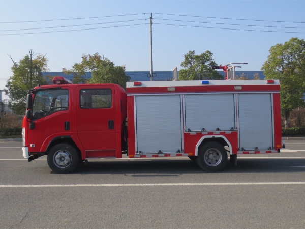 五十鈴3.5噸水罐消防車(chē)
