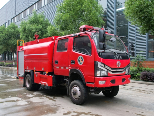 4×4供水車