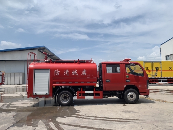 東風(fēng)雙排遠(yuǎn)程供水車