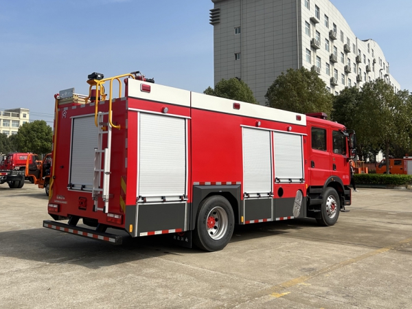 8.2噸東風D9水罐消防車